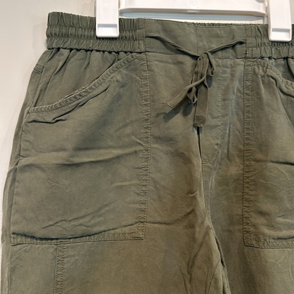 Banana Republic Olive jogger size Medium petite - Picture 3 of 7